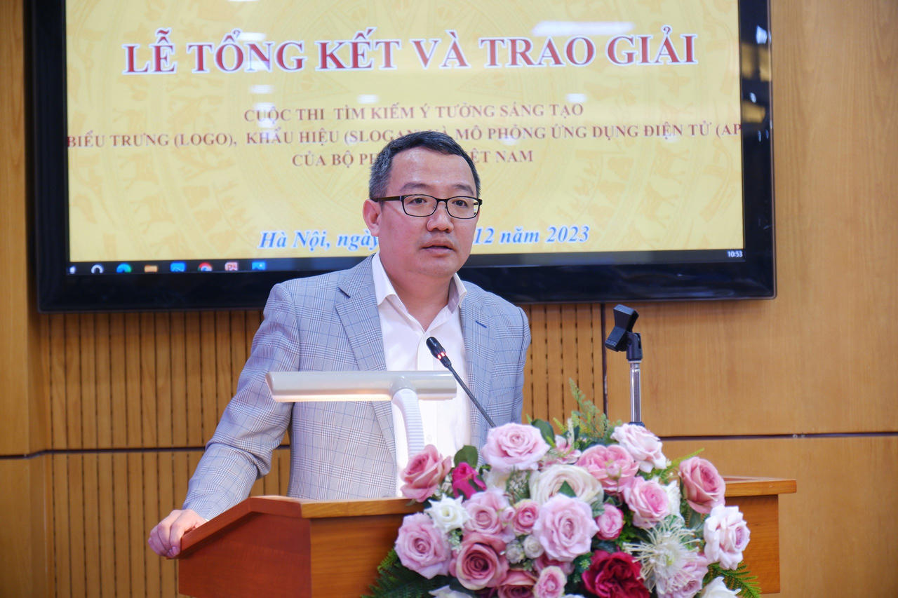 Trao giải cuộc thi “Tìm kiếm ý tưởng sáng tạo biểu trưng, khẩu hiệu và Mô phỏng ứng dụng điện tử Bộ pháp điển Việt Nam”