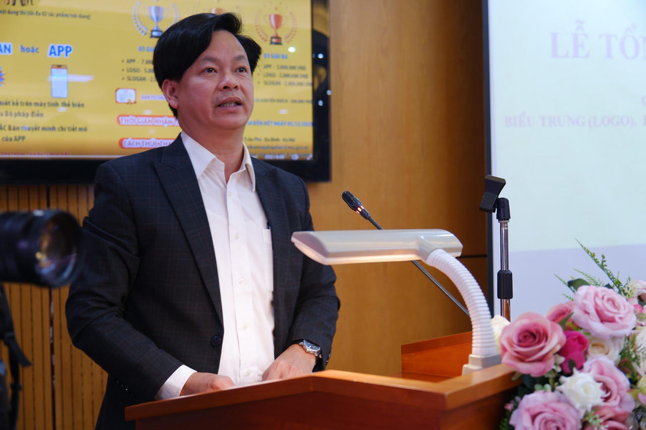 Trao giải cuộc thi “Tìm kiếm ý tưởng sáng tạo biểu trưng, khẩu hiệu và Mô phỏng ứng dụng điện tử Bộ pháp điển Việt Nam”