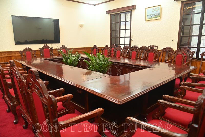 Trụ sở Bộ Tư pháp thay “áo mới” chào mừng Tết Nguyên đán Giáp Thìn năm 2024