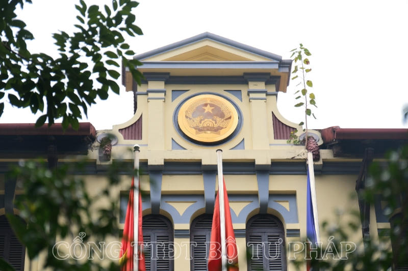 Trụ sở Bộ Tư pháp thay “áo mới” chào mừng Tết Nguyên đán Giáp Thìn năm 2024