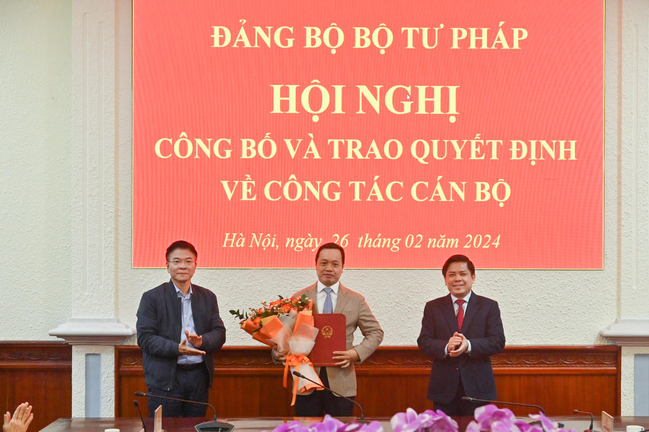 Đảng uỷ Khối các cơ quan Trung ương trao Quyết định về công tác cán bộ
