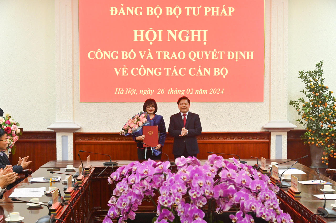 Đảng uỷ Khối các cơ quan Trung ương trao Quyết định về công tác cán bộ