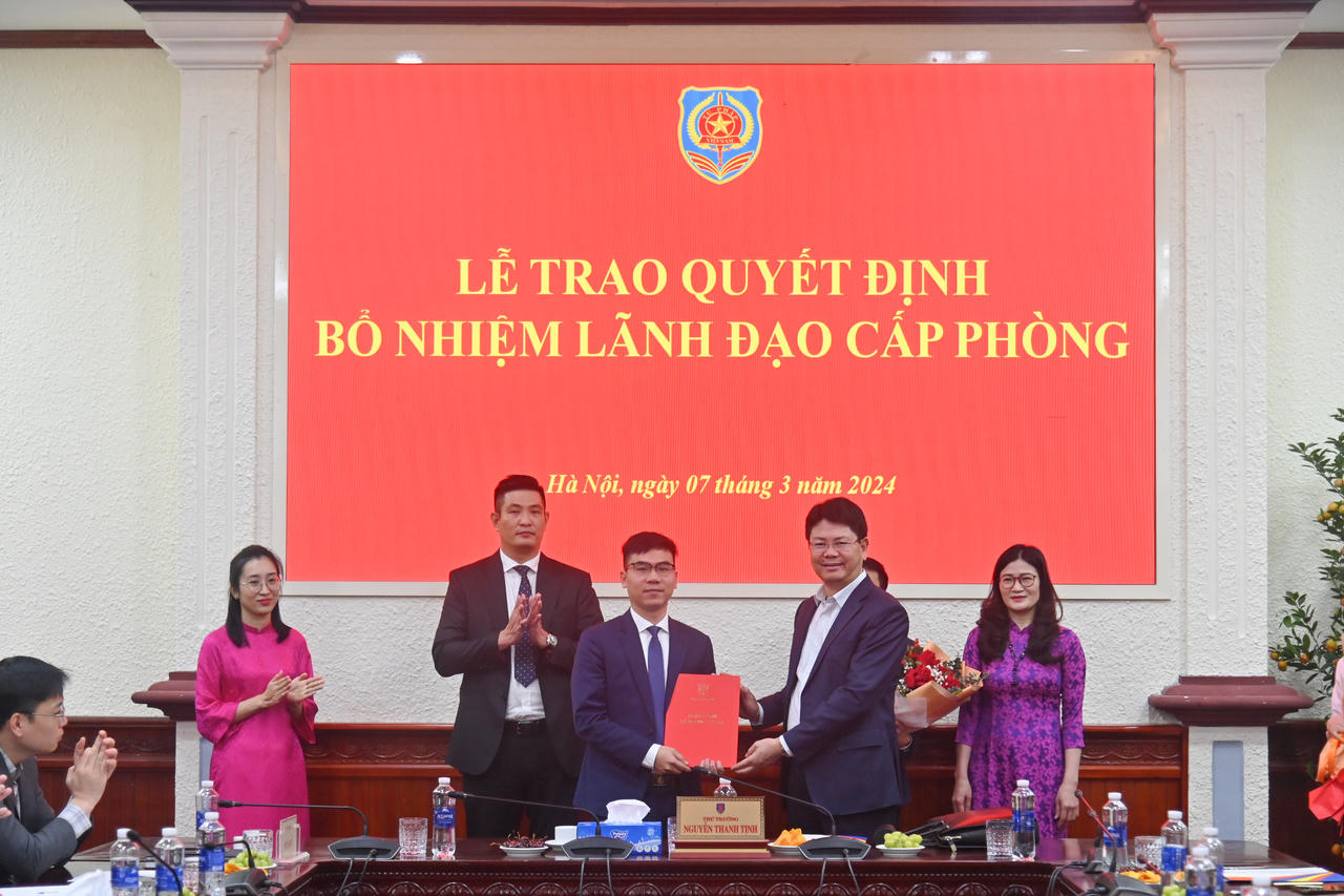 Lãnh đạo Bộ Tư pháp trao Quyết định bổ nhiệm lãnh đạo cấp phòng 