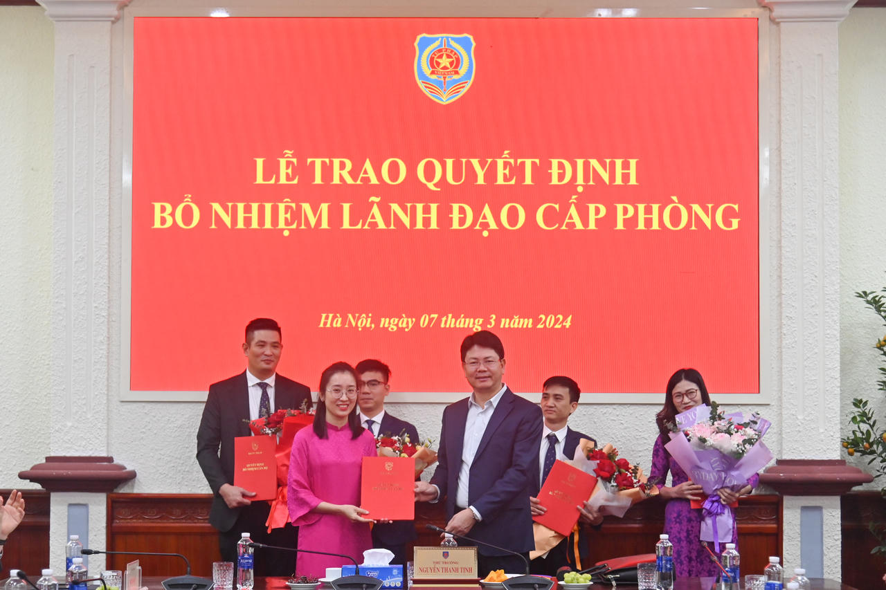 Lãnh đạo Bộ Tư pháp trao Quyết định bổ nhiệm lãnh đạo cấp phòng 