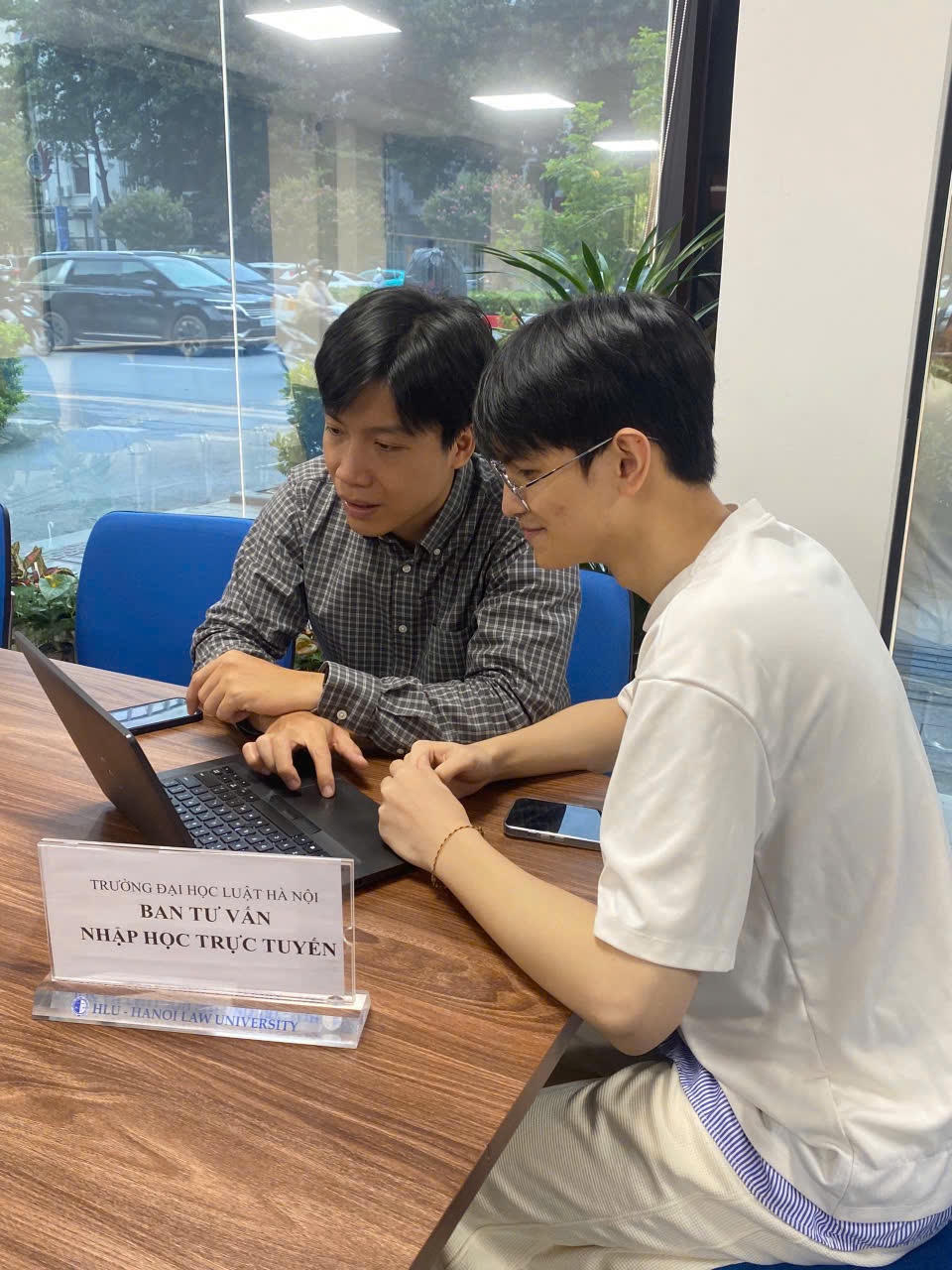 Trường Đại học Luật Hà Nội lưu ý thủ tục nhập học trực tuyến cho tân sinh viên K49