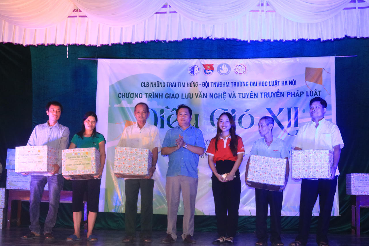 Trường Đại học Luật Hà Nội: Tổ chức chương trình tình nguyện xanh Diều Gió XIII