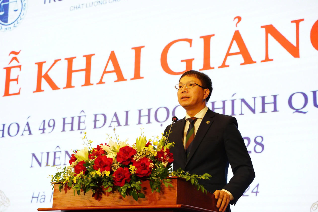 Trường Đại học Luật Hà Nội: Khai giảng khoá 49 hệ Đại học chính quy