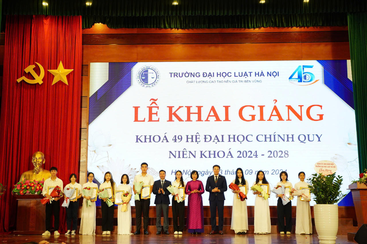 Trường Đại học Luật Hà Nội: Khai giảng khoá 49 hệ Đại học chính quy