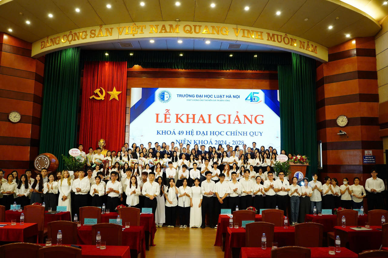 Trường Đại học Luật Hà Nội: Khai giảng khoá 49 hệ Đại học chính quy
