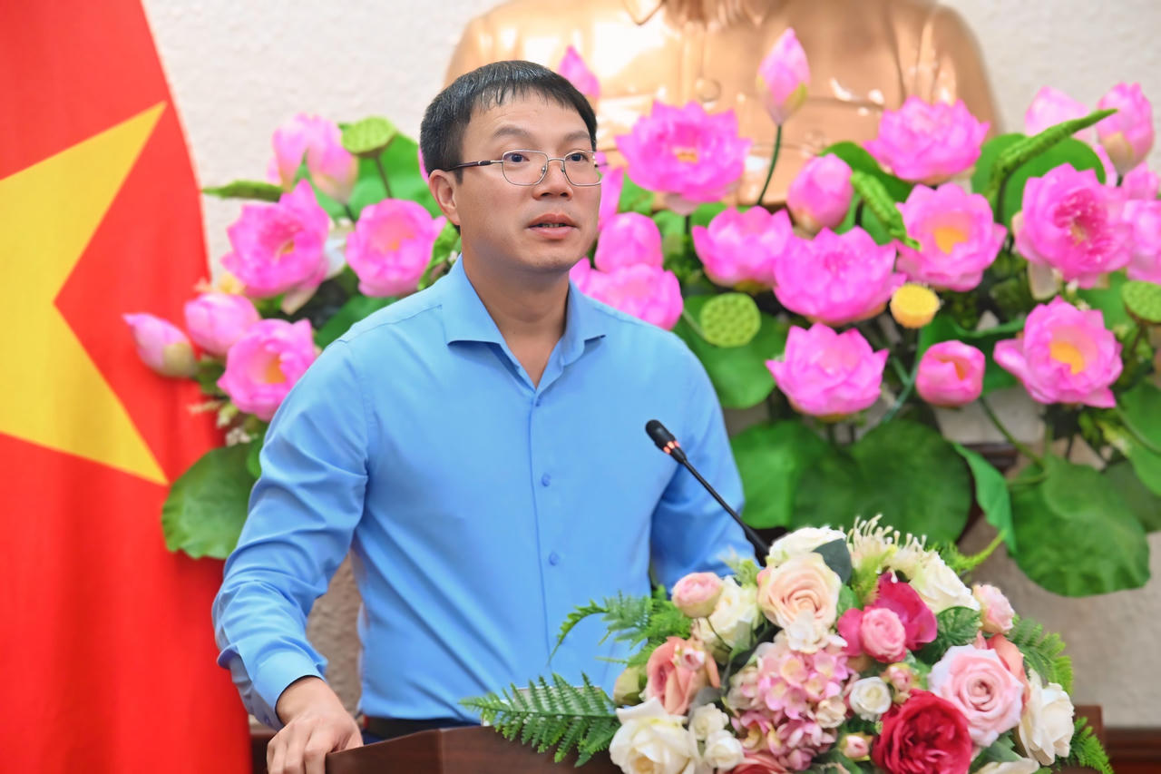 Bàn giao công tác giữa Phó Thủ tướng Lê Thành Long và Bộ trưởng Bộ Tư pháp Nguyễn Hải Ninh