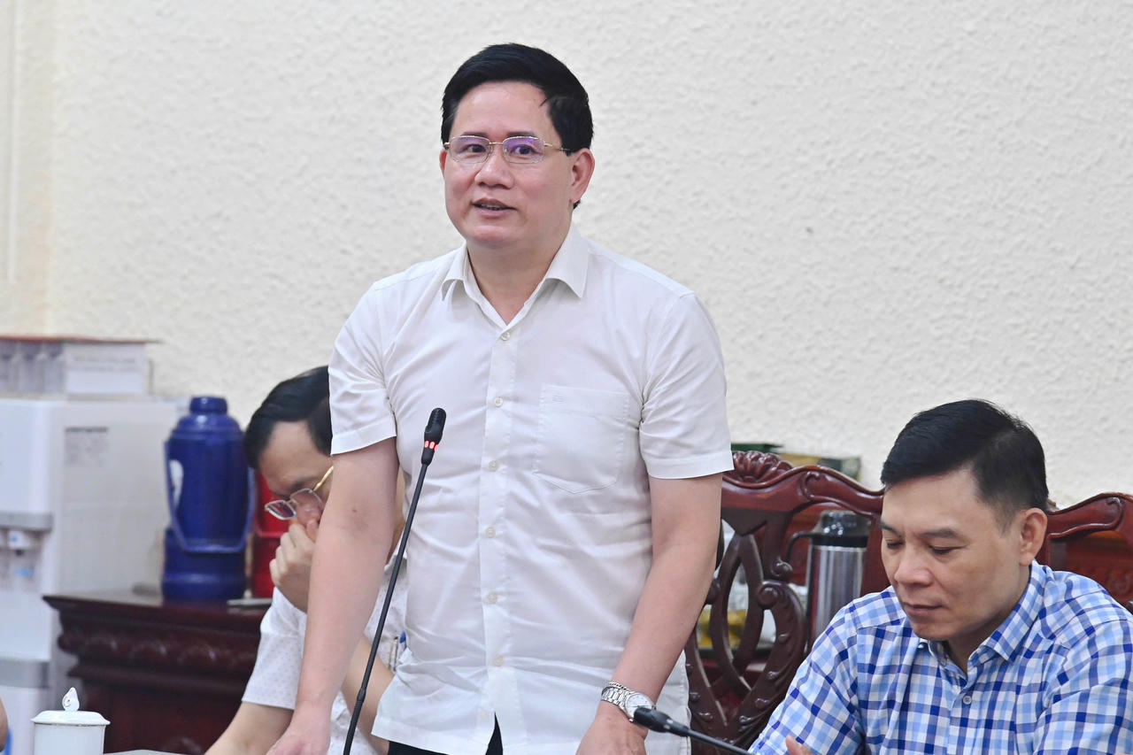 Bàn giao công tác giữa Phó Thủ tướng Lê Thành Long và Bộ trưởng Bộ Tư pháp Nguyễn Hải Ninh