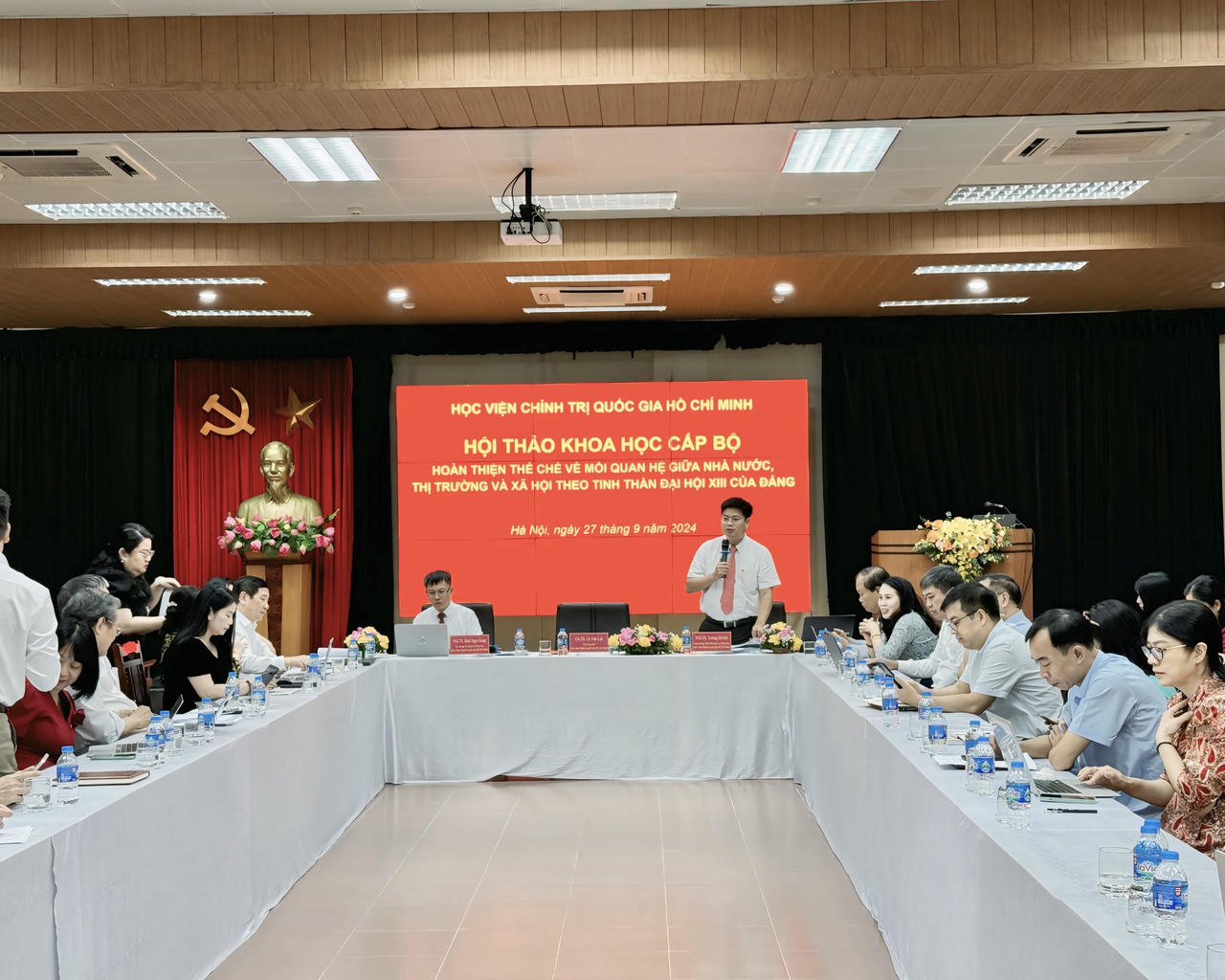 Hoàn thiện thể chế mối quan hệ giữa Nhà nước, thị trường và xã hội ở Việt Nam