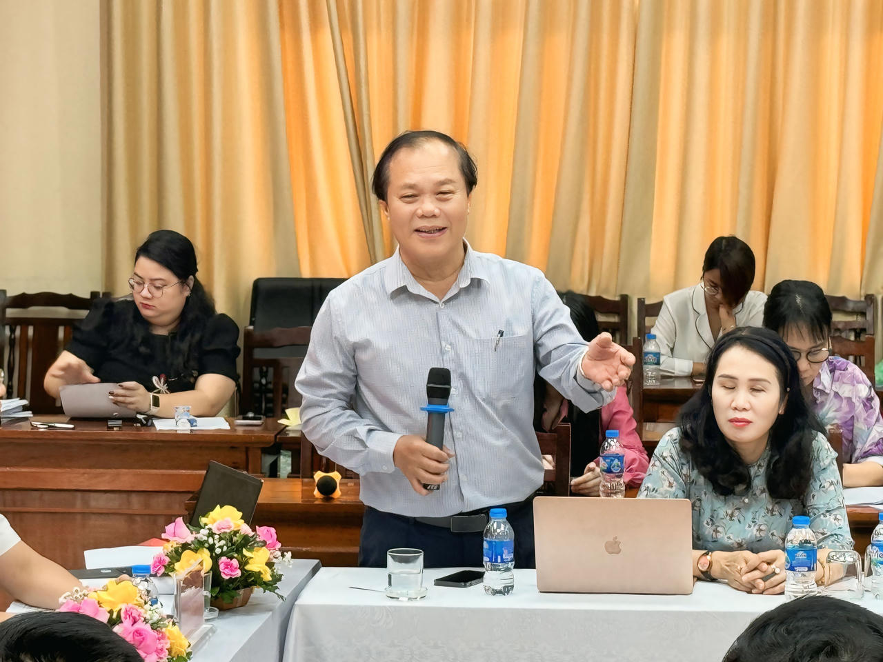 Hoàn thiện thể chế mối quan hệ giữa Nhà nước, thị trường và xã hội ở Việt Nam