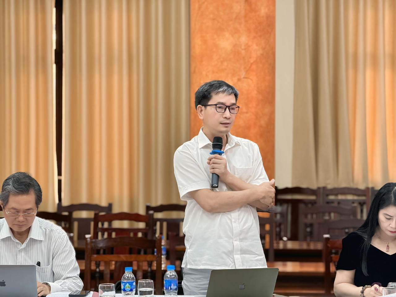 Hoàn thiện thể chế mối quan hệ giữa Nhà nước, thị trường và xã hội ở Việt Nam