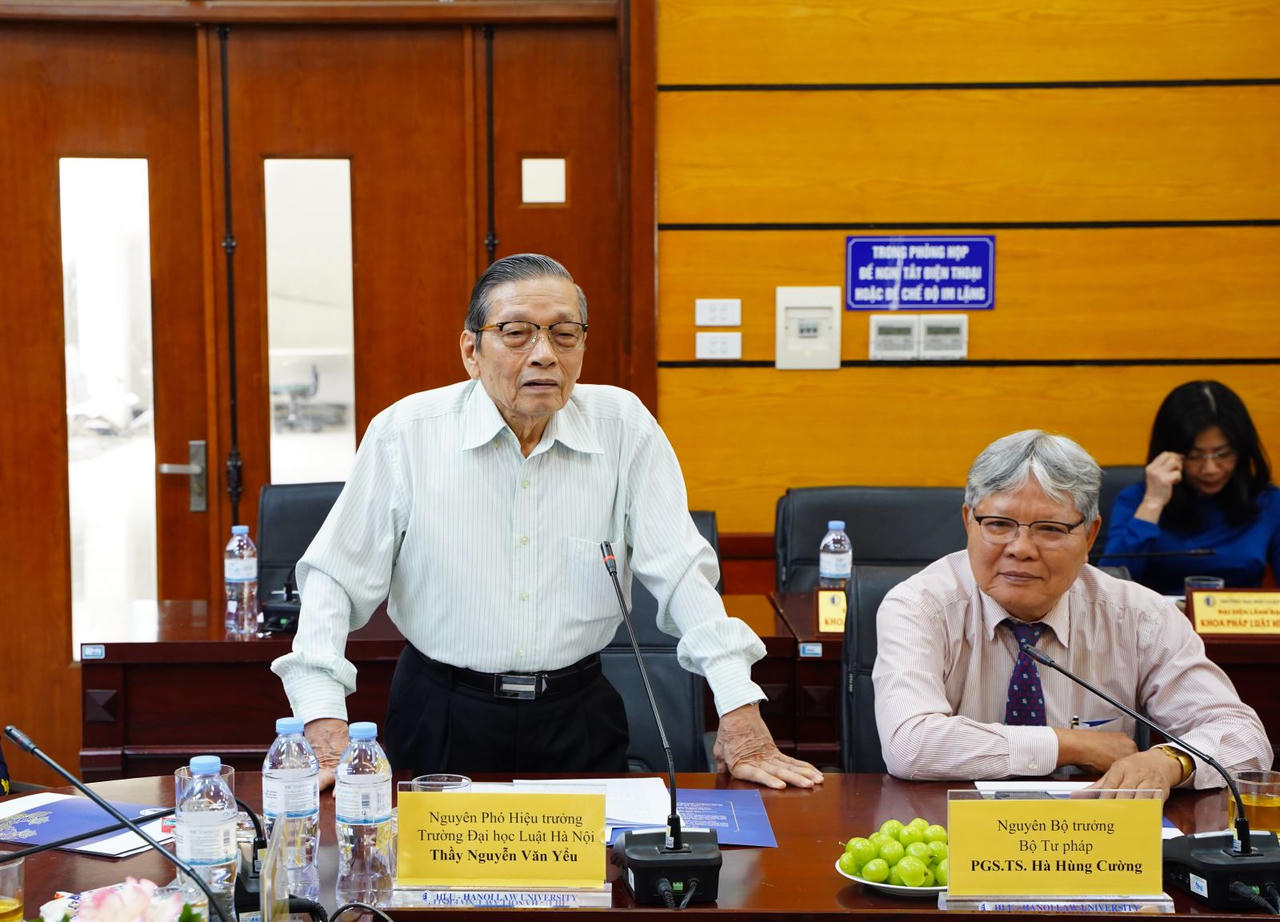 Gặp mặt nguyên lãnh đạo và thế hệ giảng viên đầu tiên của Trường Đại học Luật Hà Nội