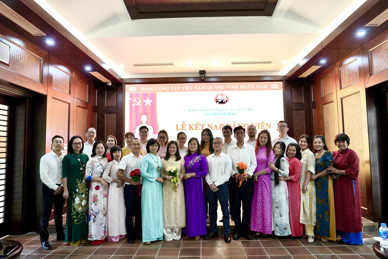 Chi bộ Khối Nội dung, Đảng bộ Báo Pháp luật Việt Nam kết nạp đảng viên mới