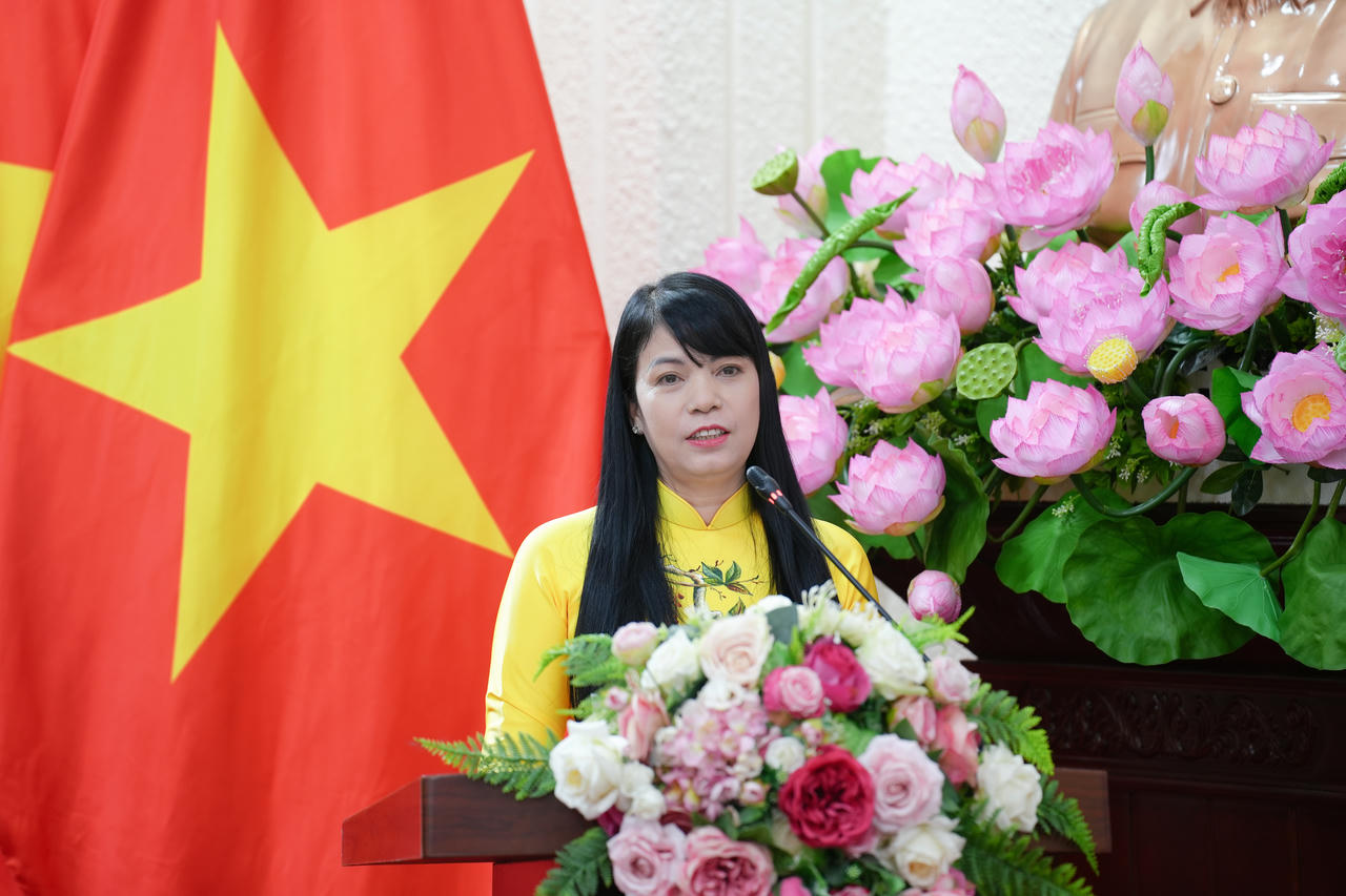 Bộ Tư pháp trao Quyết định nghỉ hưu cho công chức