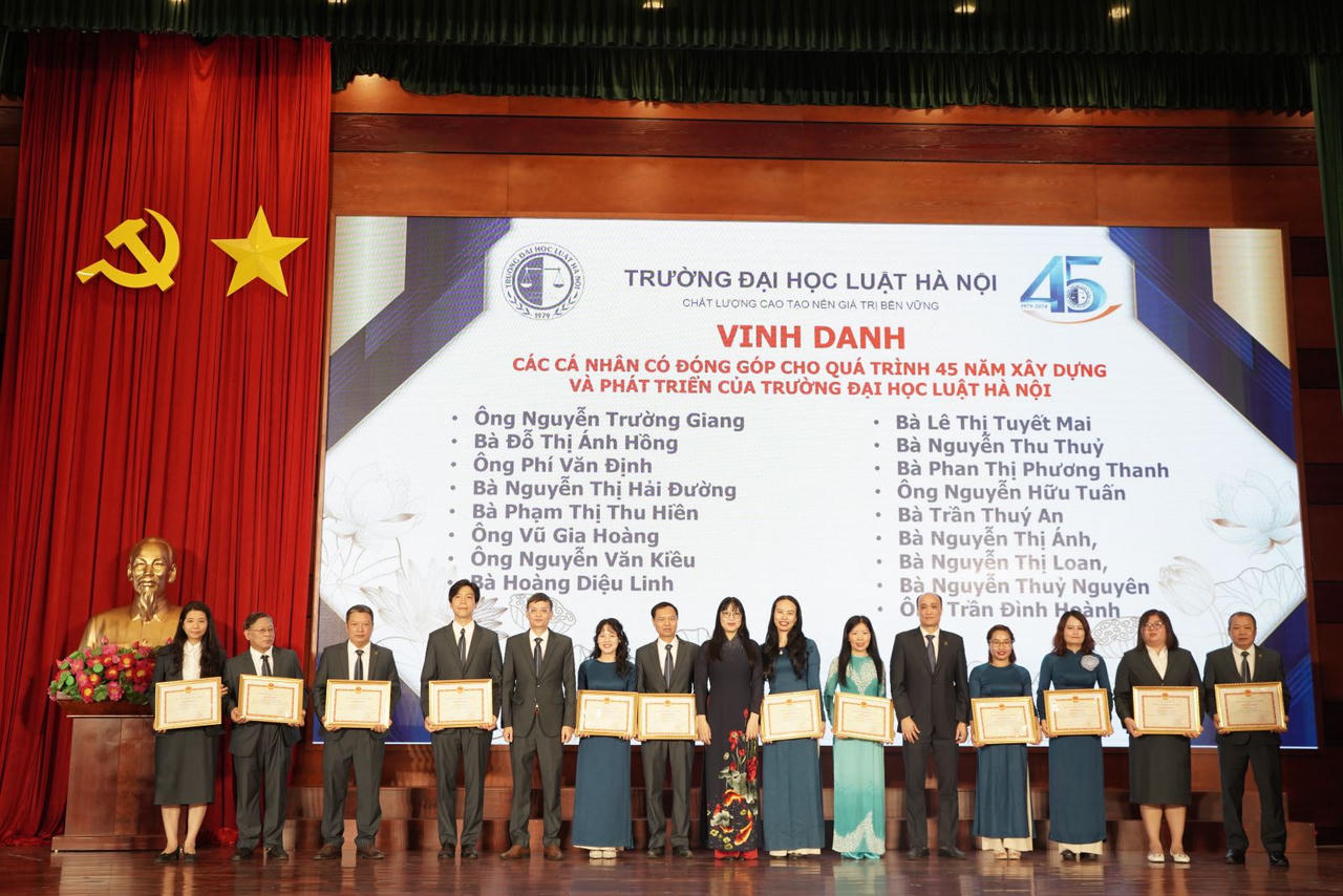 Trường Đại học Luật Hà Nội tổ chức Gặp mặt chào mừng Ngày Nhà giáo Việt Nam