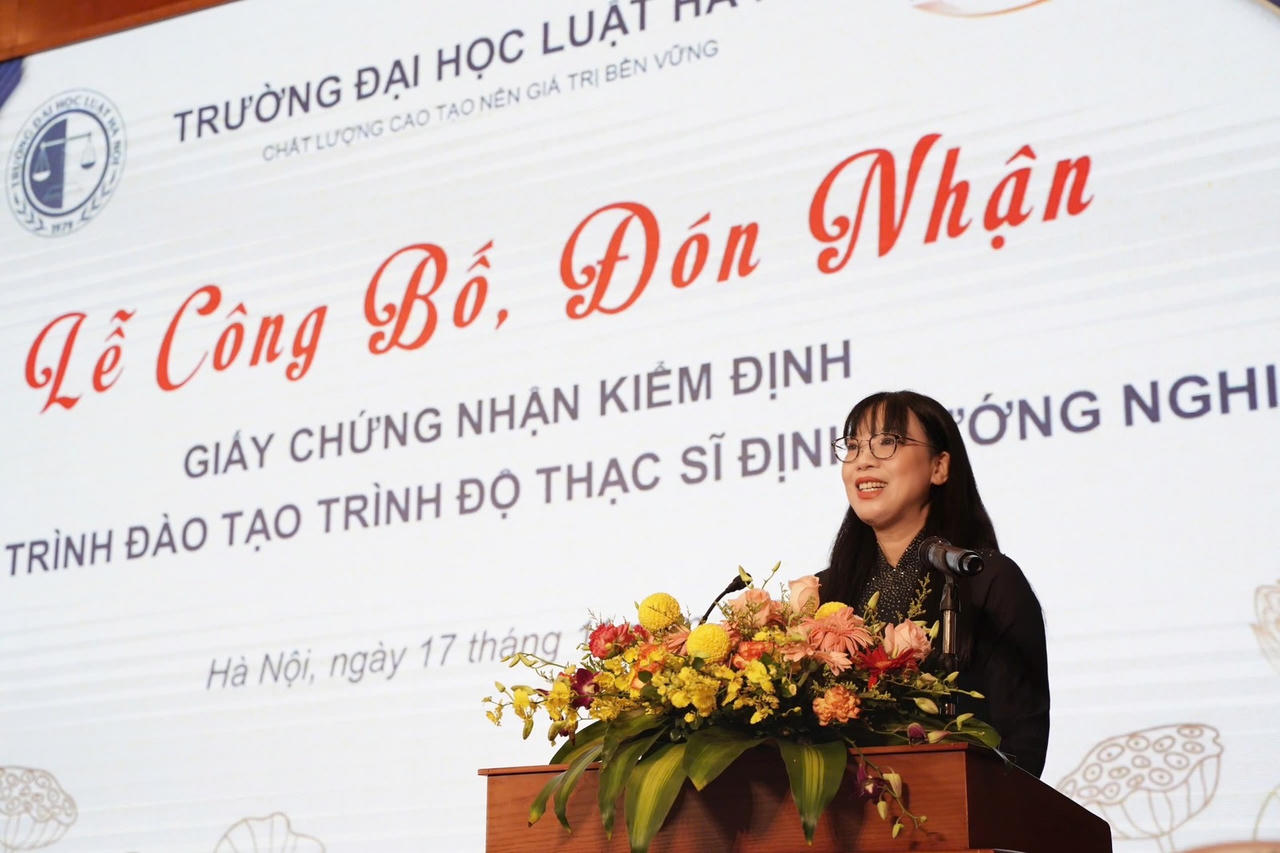 Trường Đại học Luật Hà Nội nhận Giấy chứng nhận kiểm định 07 chương trình đào tạo trình độ thạc sĩ định hướng nghiên cứu 