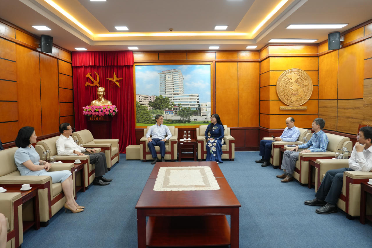 Lãnh đạo Bộ Tư pháp chúc mừng Ngày Nhà giáo Việt Nam 20/11