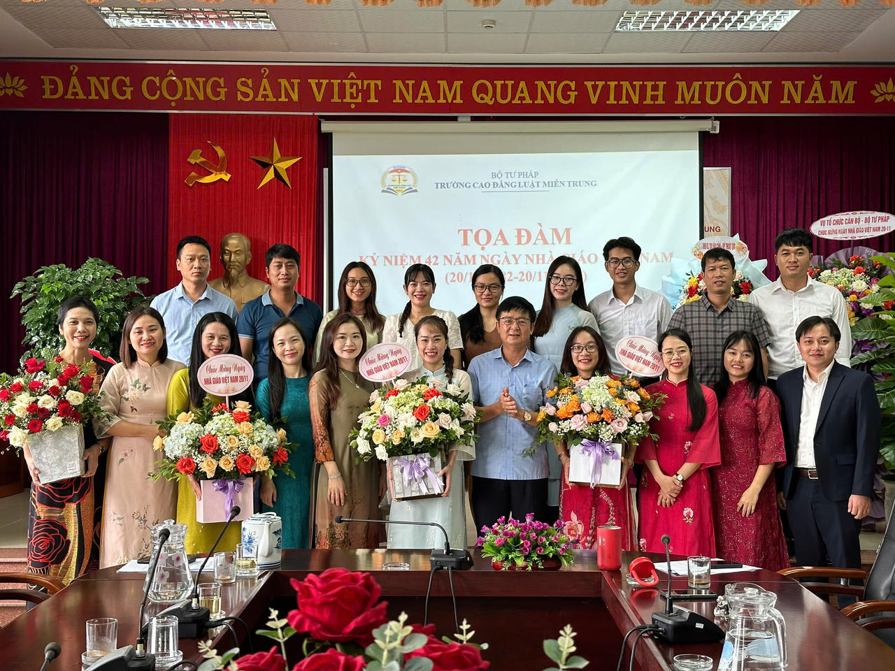 Lãnh đạo Bộ Tư pháp chúc mừng Ngày Nhà giáo Việt Nam 20/11