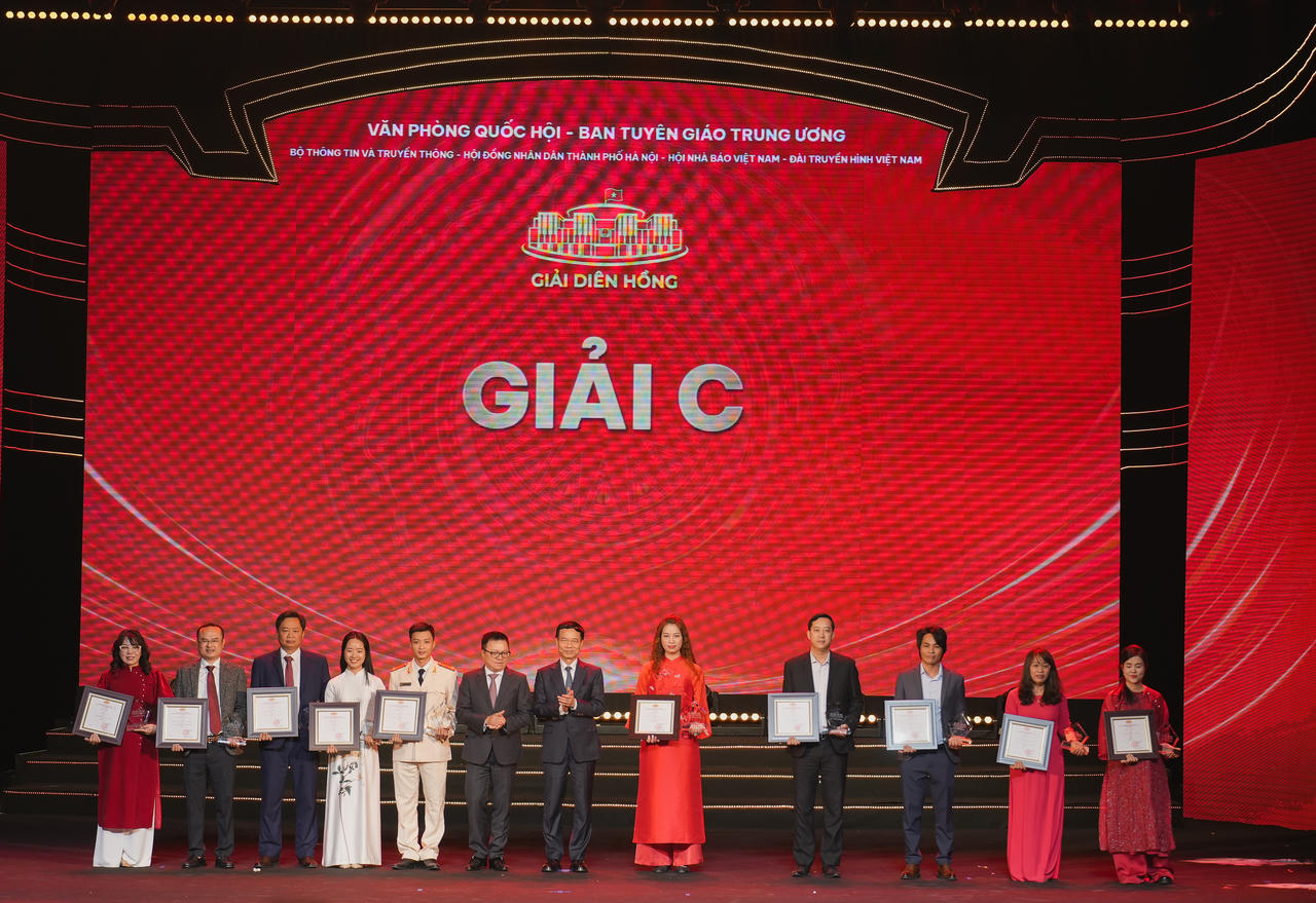 Báo Pháp luật Việt Nam giành giải Báo chí Diên Hồng