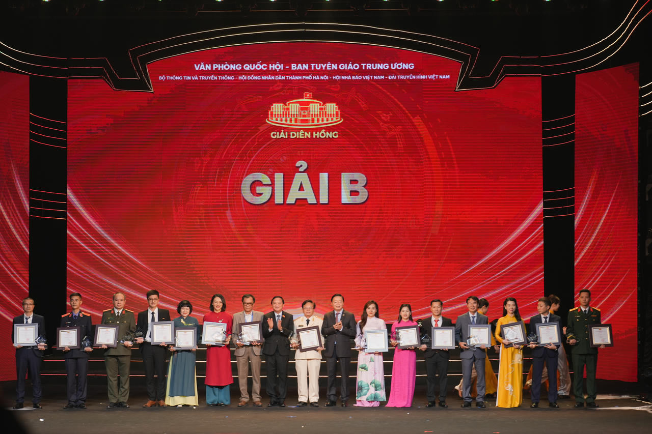 Báo Pháp luật Việt Nam giành giải Báo chí Diên Hồng