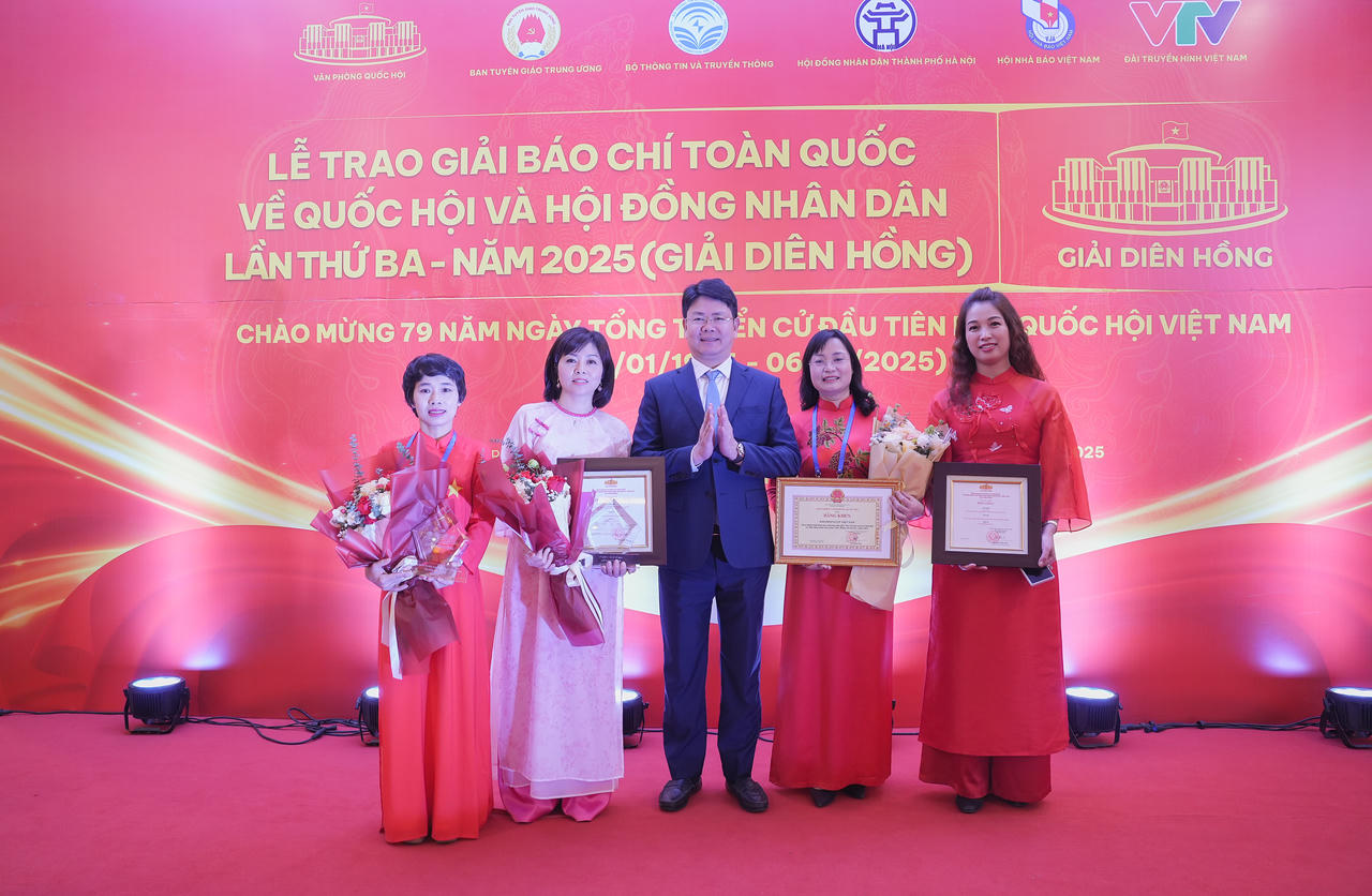 Báo Pháp luật Việt Nam giành giải Báo chí Diên Hồng