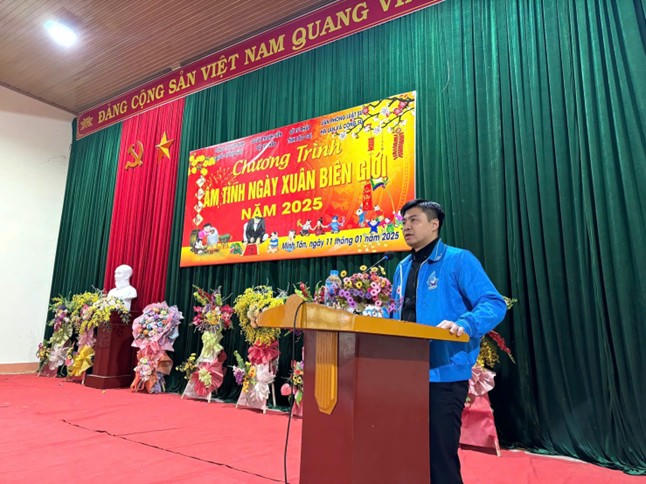 Đoàn Thanh niên Bộ Tư pháp trao quà Tết tại tỉnh Lào Cai nhân dịp tết nguyên đán 2025