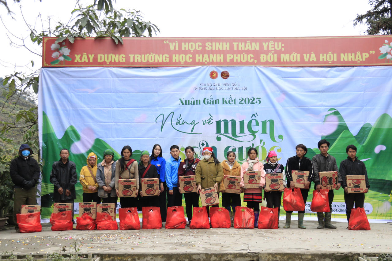 Trường Đại học Luật Hà Nội tổ chức chương trình Xuân Gắn Kết 2025