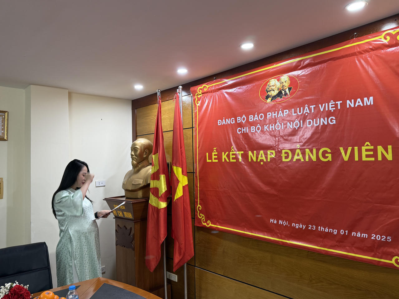 Chi bộ Khối Nội dung, Đảng bộ Báo Pháp luật Việt Nam kết nạp đảng viên mới