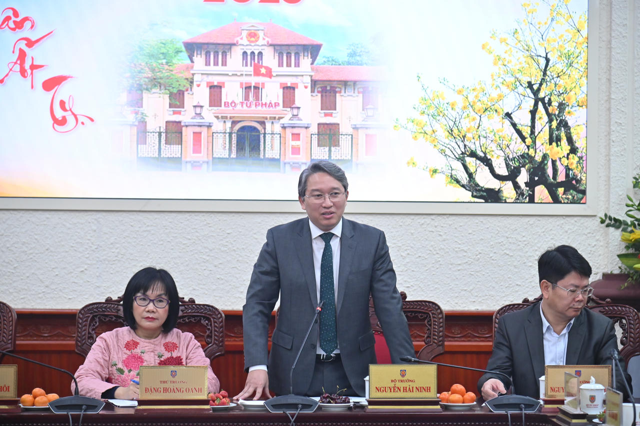 Bộ Tư pháp gặp mặt đầu Xuân Ất Tỵ 2025 và chúc mừng Kỷ niệm 95 năm ngày thành lập Đảng Cộng sản Việt Nam