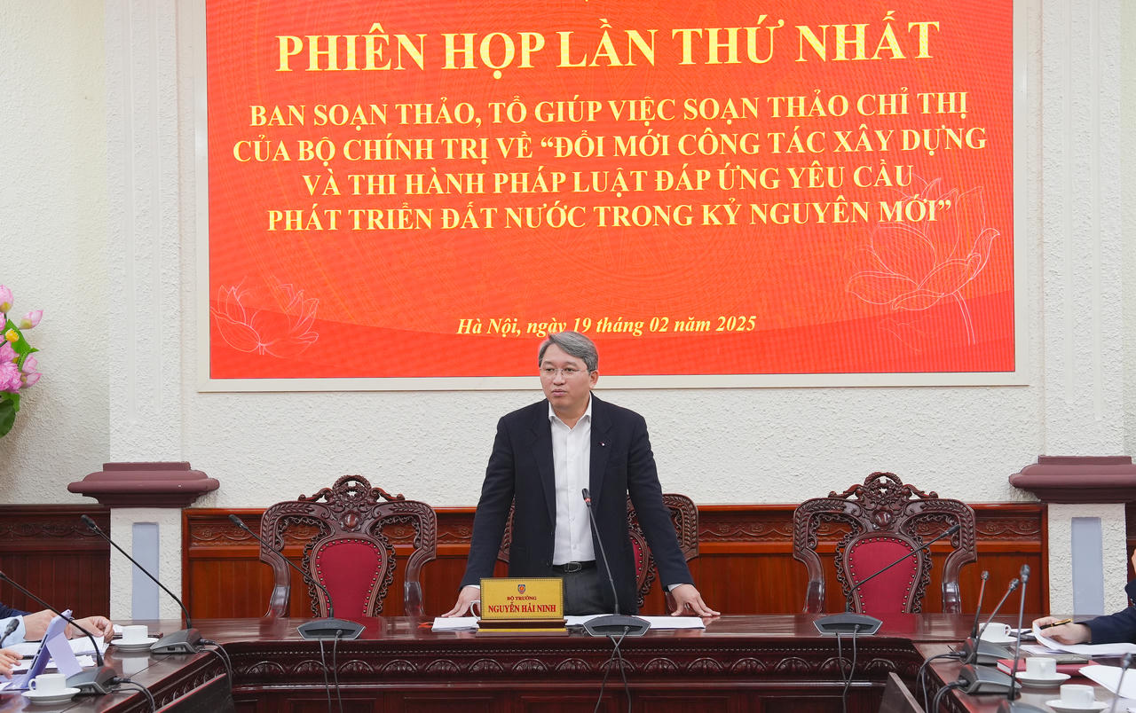 Đổi mới công tác xây dựng và thi hành pháp luật đáp ứng yêu cầu phát triển đất nước trong kỷ nguyên mới