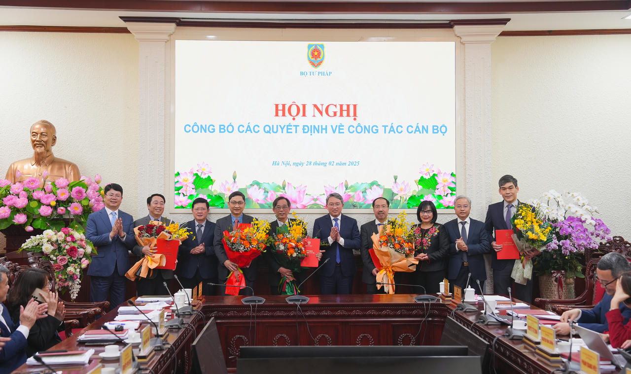 Bộ Tư pháp công bố các quyết định về công tác cán bộ