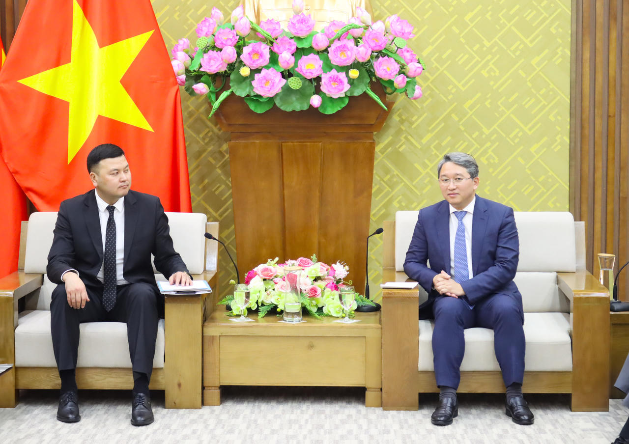 Bộ Tư pháp Việt Nam - Bộ Tư pháp Kyrgyzstan: Ký Bản Ghi nhớ hợp tác trong lĩnh vực pháp luật