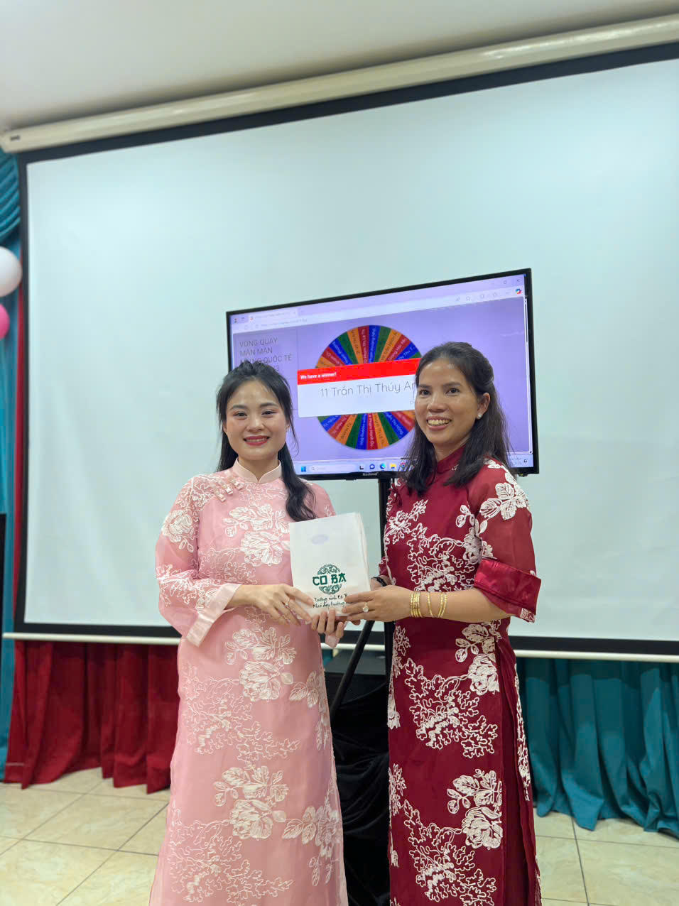 Báo Pháp luật Việt Nam hưởng ứng "Tuần lễ áo dài"