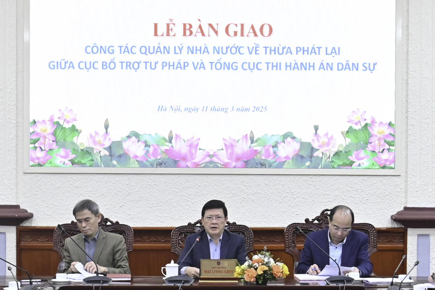 Bàn giao công tác quản lý nhà nước về thừa phát lại