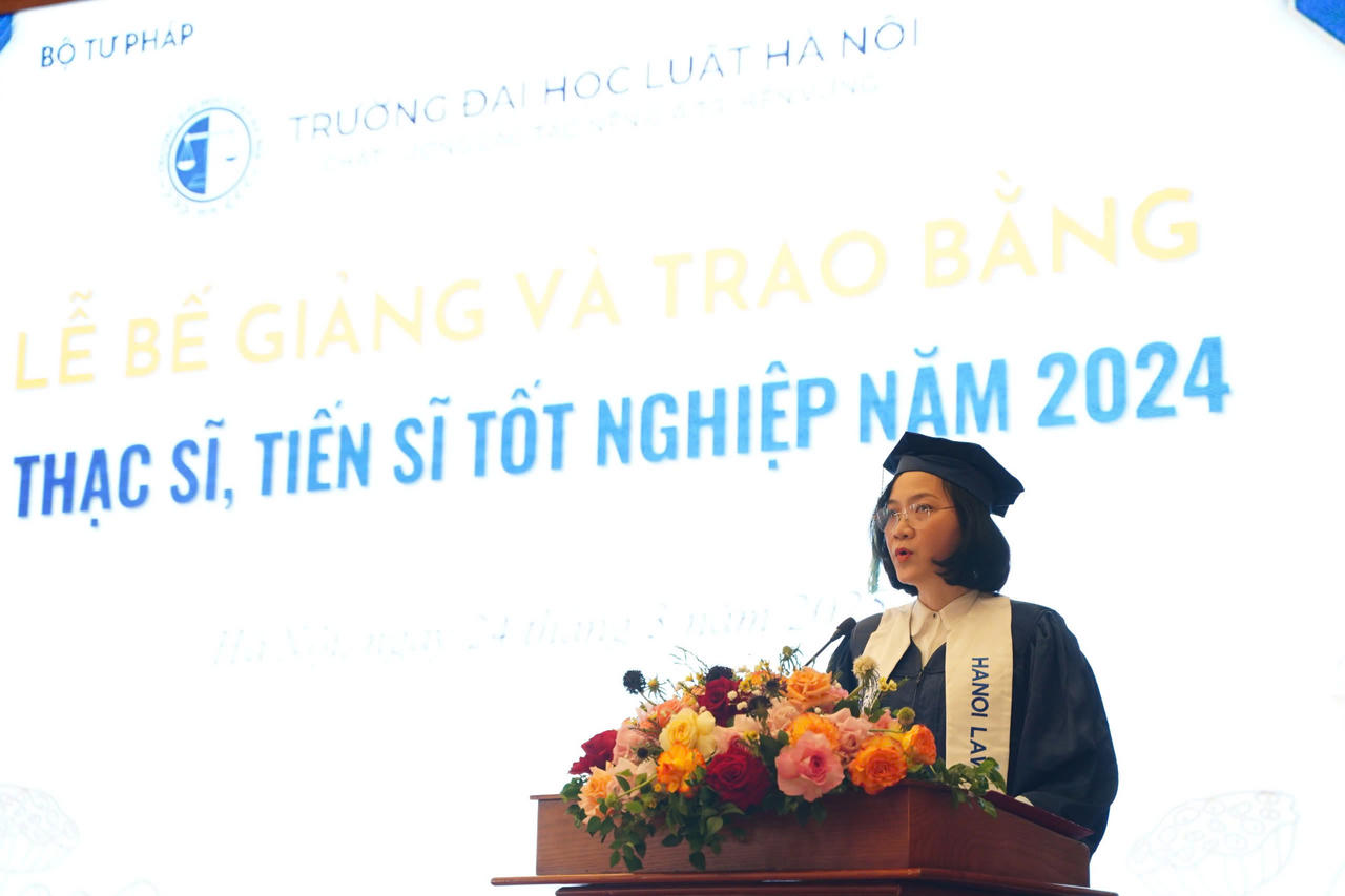 Trường Đại học Luật Hà Nội trao bằng thạc sĩ, tiến sĩ năm 2024