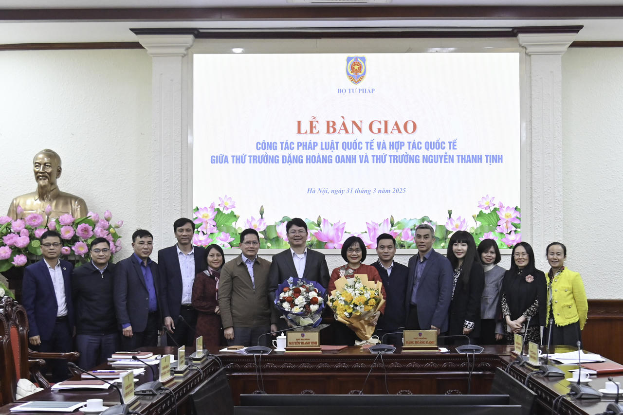 Bàn giao công tác pháp luật quốc tế và hợp tác quốc tế