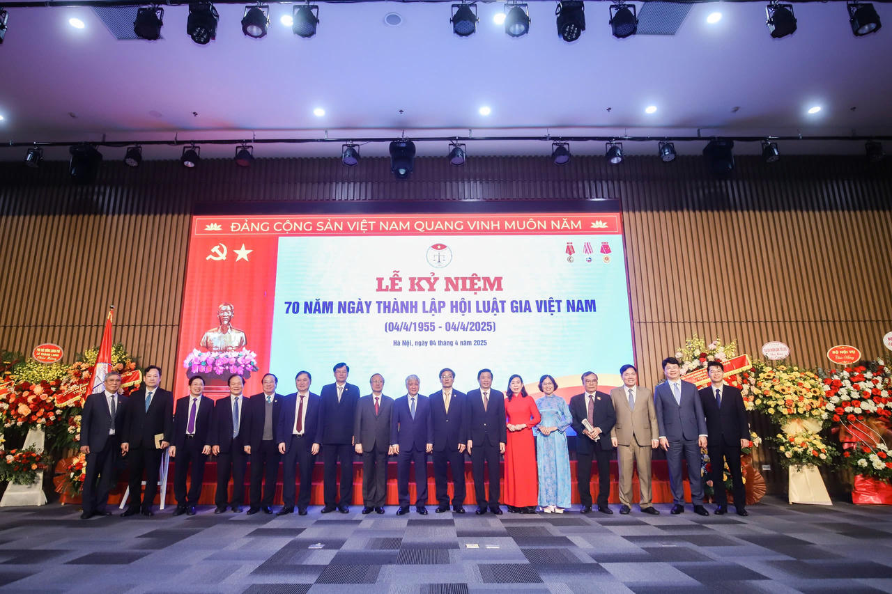 Hội Luật gia Việt Nam đón nhận Huân chương Lao động hạng Nhất của Chủ tịch nước