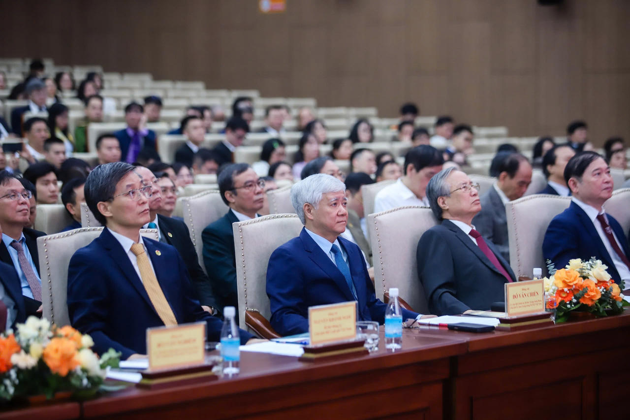 Hội Luật gia Việt Nam đón nhận Huân chương Lao động hạng Nhất của Chủ tịch nước