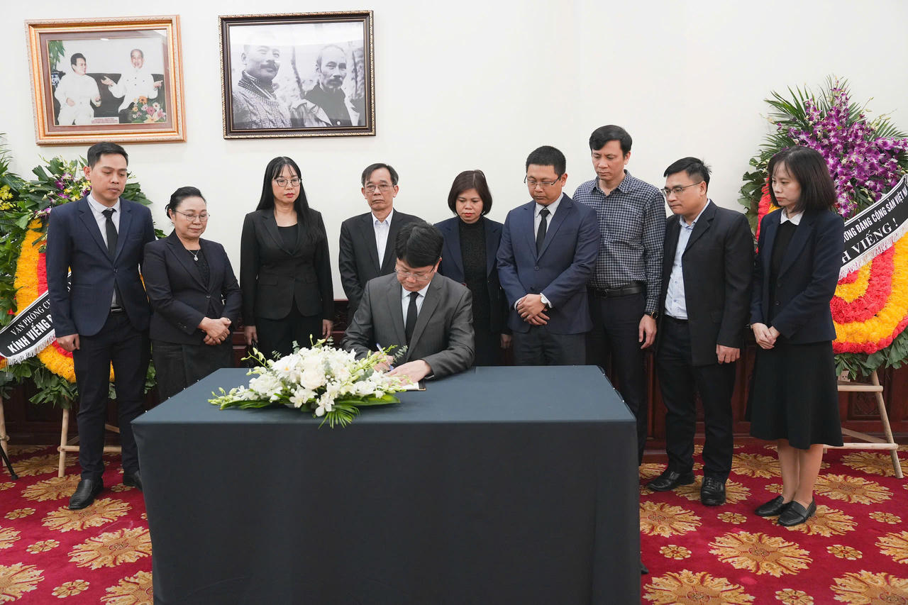 Đoàn Bộ Tư pháp viếng đồng chí Khamtay Siphandone