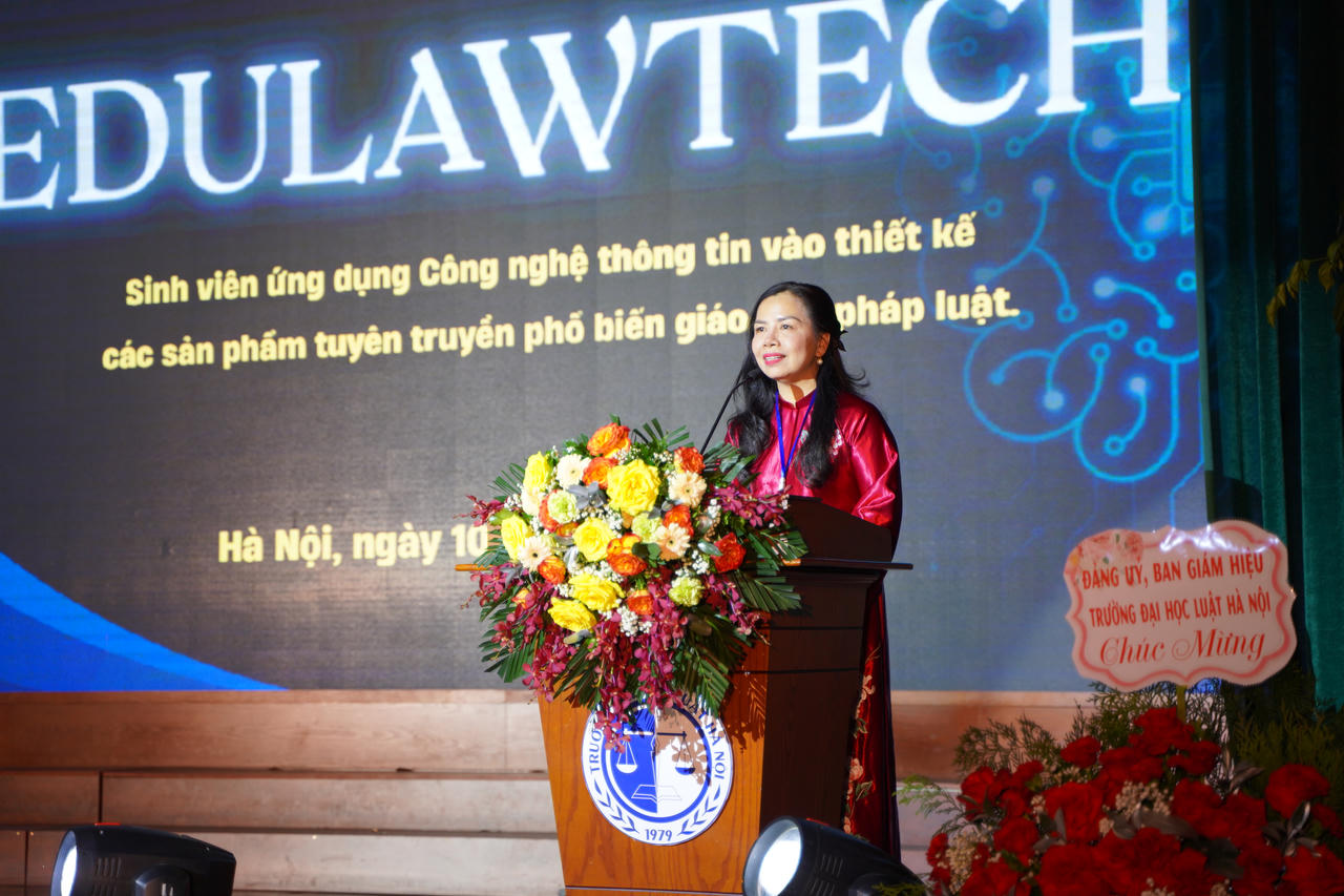 Sinh viên Trường Đại học Luật Hà Nội ứng dụng công nghệ thiết kế sản phẩm tuyên truyền pháp luật