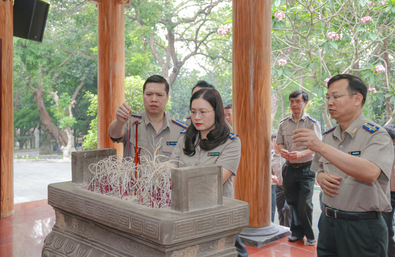 Thi hành án dân sự Vĩnh Phúc: Dâng hương tưởng niệm – Báo công dâng Bác