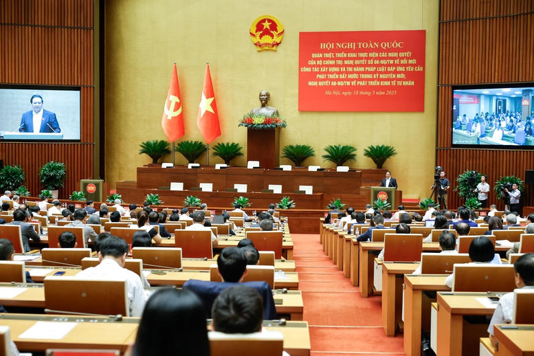 Thủ tướng: Khẩn trương đưa Nghị quyết 68 về phát triển kinh tế tư nhân vào cuộc sống