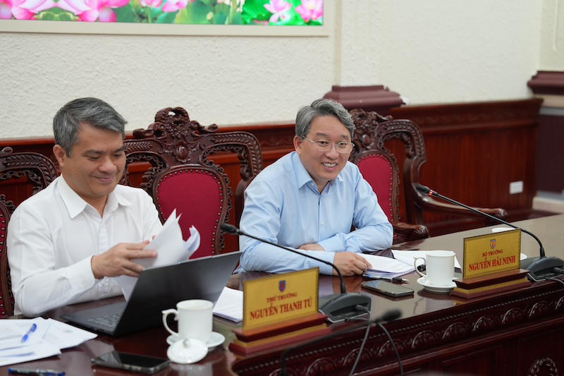 Đẩy mạnh rà soát, tháo gỡ khó khăn, vướng mắc do quy định pháp luật