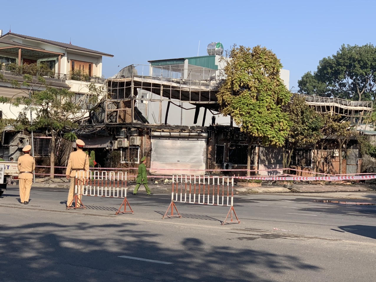 Cháy kinh hoàng quán ăn trong đêm, 4 người thiệt mạng