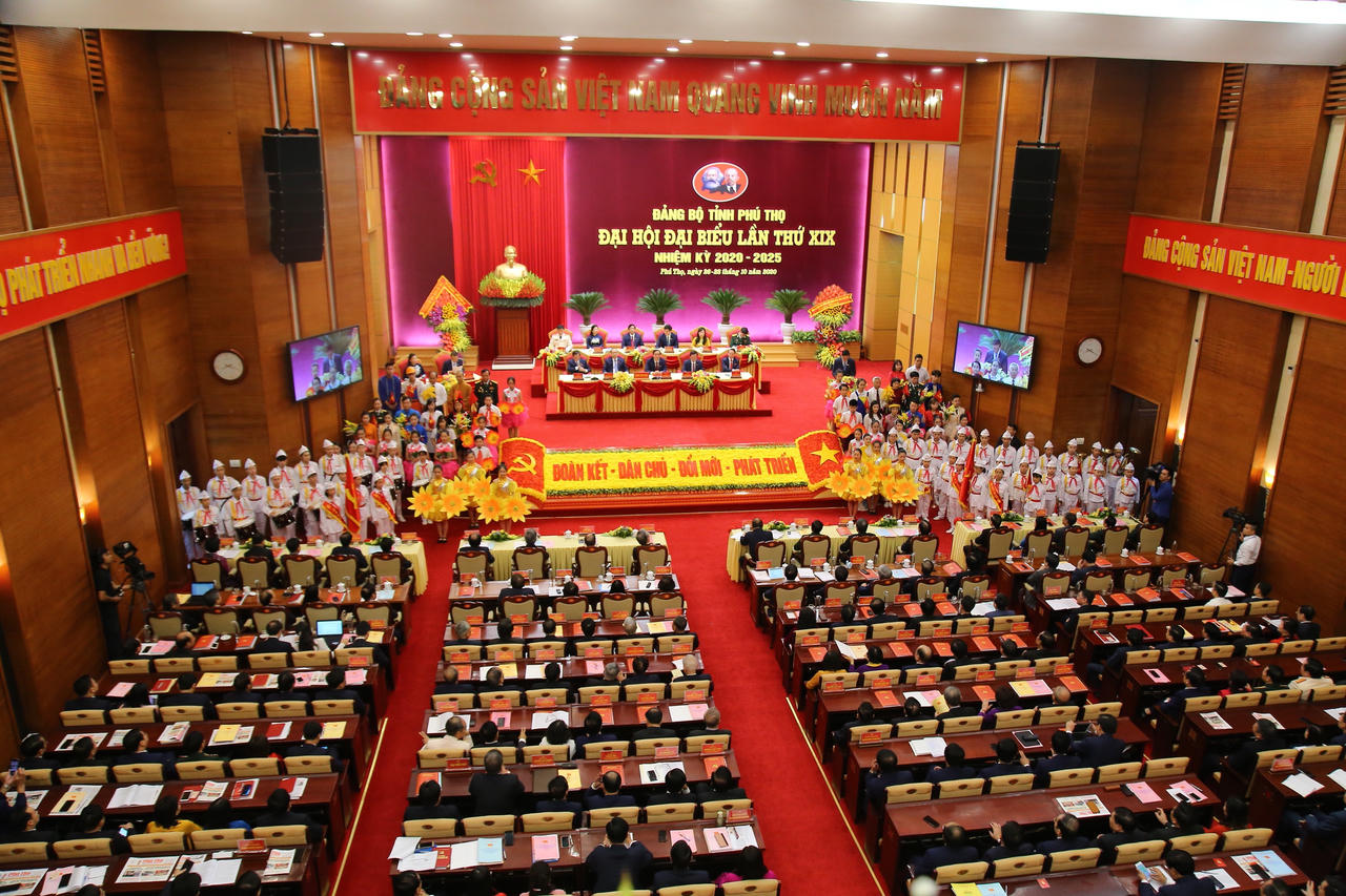 Thủ tướng Nguyễn Xuân Phúc: Phú Thọ cần đưa du lịch trở thành một phần kinh tế mũi nhọn