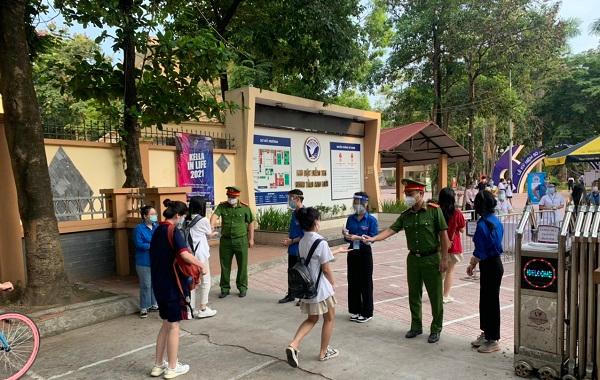 Đoàn thanh niên Công an Thủ đô tích cực tham gia "Tiếp sức mùa thi"