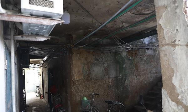 Dân "sống mòn" trong những căn hộ xuống cấp